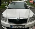 Белый Шкода Октавия, объемом двигателя 1.6 л и пробегом 221 тыс. км за 8200 $, фото 1 на Automoto.ua
