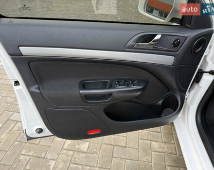 Білий Шкода Октавія, об'ємом двигуна 1.6 л та пробігом 260 тис. км за 7900 $, фото 17 на Automoto.ua