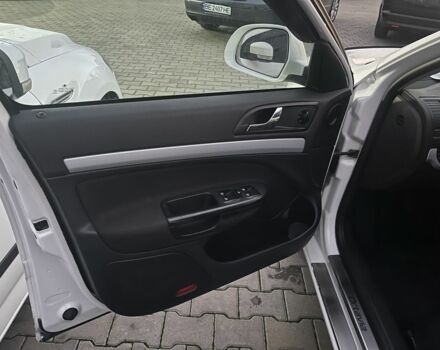 Белый Шкода Октавия, объемом двигателя 1.6 л и пробегом 190 тыс. км за 7000 $, фото 4 на Automoto.ua