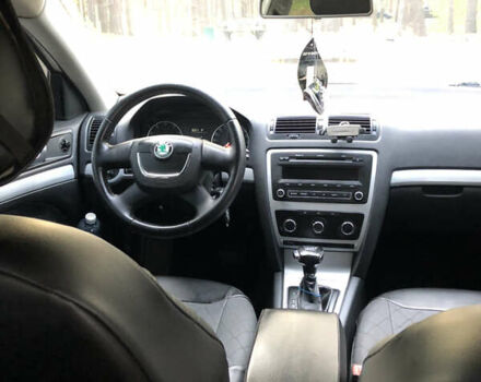 Белый Шкода Октавия, объемом двигателя 1.8 л и пробегом 240 тыс. км за 7500 $, фото 3 на Automoto.ua