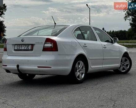 Шкода Октавия 2011 в Самборе на Automoto.ua Белый Шкода Октавия, объемом двигателя 1.97 л и пробегом 272 тыс. км за 10400 $, фото 4 на Automoto.ua