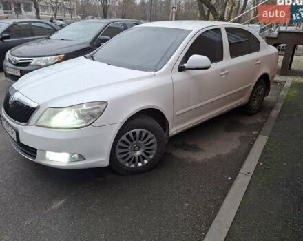 Белый Шкода Октавия, объемом двигателя 1.6 л и пробегом 448 тыс. км за 8500 $, фото 3 на Automoto.ua