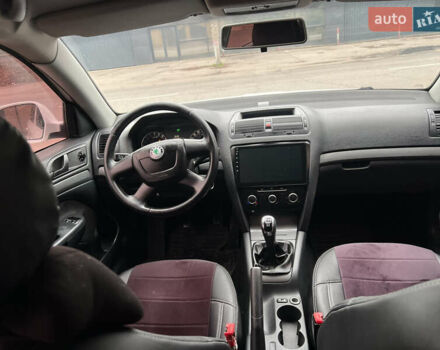 Білий Шкода Октавія, об'ємом двигуна 1.6 л та пробігом 270 тис. км за 6800 $, фото 18 на Automoto.ua