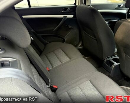 Белый Шкода Октавия, объемом двигателя 1.6 л и пробегом 220 тыс. км за 8800 $, фото 2 на Automoto.ua