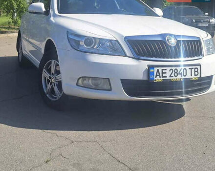 Белый Шкода Октавия, объемом двигателя 1.6 л и пробегом 240 тыс. км за 9100 $, фото 2 на Automoto.ua