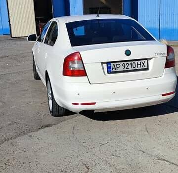 Белый Шкода Октавия, объемом двигателя 1.6 л и пробегом 290 тыс. км за 8500 $, фото 3 на Automoto.ua
