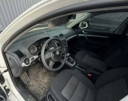 Белый Шкода Октавия, объемом двигателя 1.8 л и пробегом 170 тыс. км за 10000 $, фото 2 на Automoto.ua