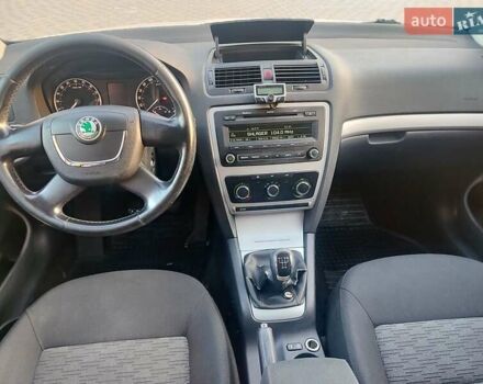Білий Шкода Октавія, об'ємом двигуна 1.6 л та пробігом 260 тис. км за 7800 $, фото 11 на Automoto.ua