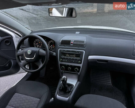 Белый Шкода Октавия, объемом двигателя 1.8 л и пробегом 37 тыс. км за 10900 $, фото 43 на Automoto.ua