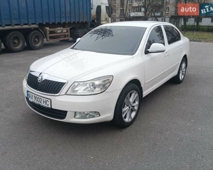 Білий Шкода Октавія, об'ємом двигуна 1.8 л та пробігом 225 тис. км за 7800 $, фото 1 на Automoto.ua