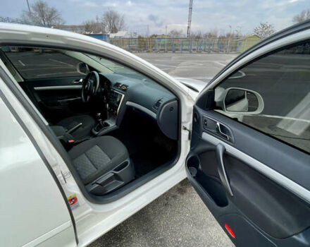 Белый Шкода Октавия, объемом двигателя 1.6 л и пробегом 312 тыс. км за 7500 $, фото 7 на Automoto.ua