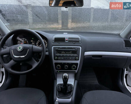 Белый Шкода Октавия, объемом двигателя 1.8 л и пробегом 37 тыс. км за 10900 $, фото 37 на Automoto.ua