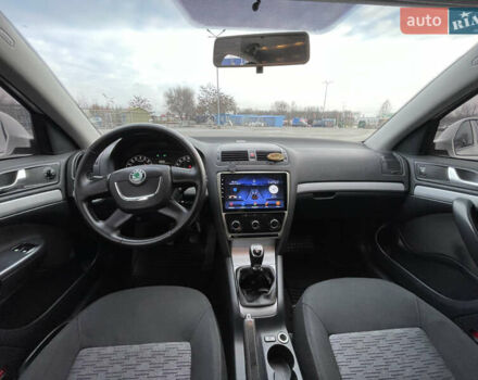 Белый Шкода Октавия, объемом двигателя 1.6 л и пробегом 312 тыс. км за 7500 $, фото 13 на Automoto.ua