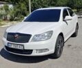 Белый Шкода Октавия, объемом двигателя 1.8 л и пробегом 240 тыс. км за 10800 $, фото 1 на Automoto.ua