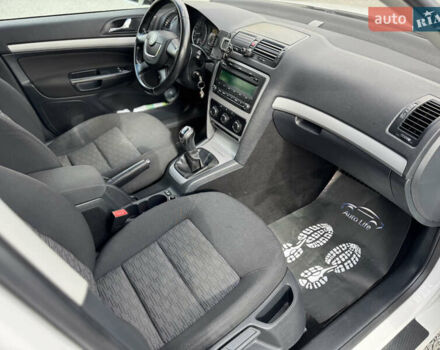 Белый Шкода Октавия, объемом двигателя 1.6 л и пробегом 239 тыс. км за 7999 $, фото 8 на Automoto.ua