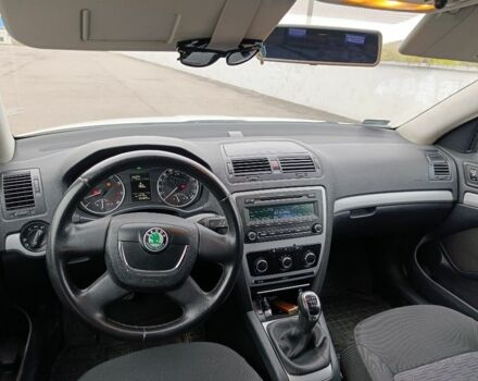 Белый Шкода Октавия, объемом двигателя 1.2 л и пробегом 305 тыс. км за 5900 $, фото 4 на Automoto.ua