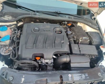 Білий Шкода Октавія, об'ємом двигуна 1.6 л та пробігом 260 тис. км за 7800 $, фото 9 на Automoto.ua