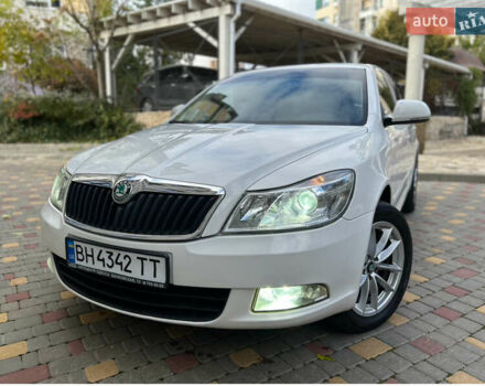 Шкода Октавия 2012 в Одессе на Automoto.ua Белый Шкода Октавия, объемом двигателя 1.97 л и пробегом 314 тыс. км за 9700 $, фото 3 на Automoto.ua