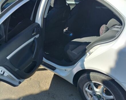 Белый Шкода Октавия, объемом двигателя 1.6 л и пробегом 188 тыс. км за 7600 $, фото 2 на Automoto.ua