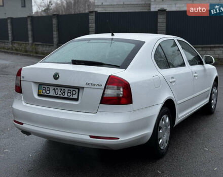 Белый Шкода Октавия, объемом двигателя 1.8 л и пробегом 37 тыс. км за 10900 $, фото 8 на Automoto.ua