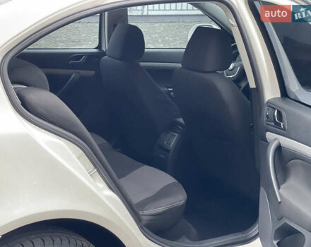 Белый Шкода Октавия, объемом двигателя 1.8 л и пробегом 188 тыс. км за 6500 $, фото 17 на Automoto.ua