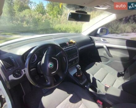 Белый Шкода Октавия, объемом двигателя 1.6 л и пробегом 239 тыс. км за 9500 $, фото 14 на Automoto.ua