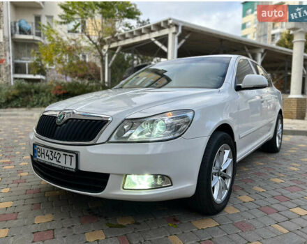Шкода Октавия 2012 в Одессе на Automoto.ua Белый Шкода Октавия, объемом двигателя 1.97 л и пробегом 314 тыс. км за 9700 $, фото 5 на Automoto.ua