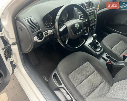 Білий Шкода Октавія, об'ємом двигуна 1.6 л та пробігом 313 тис. км за 7950 $, фото 53 на Automoto.ua