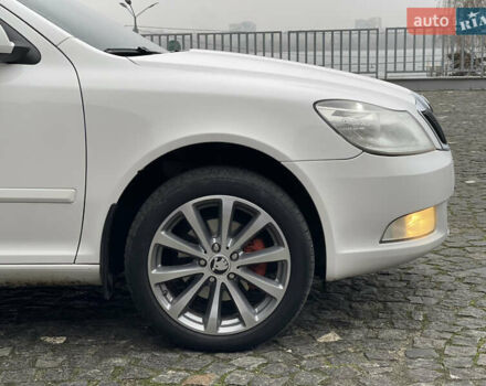 Белый Шкода Октавия, объемом двигателя 1.8 л и пробегом 188 тыс. км за 6500 $, фото 13 на Automoto.ua