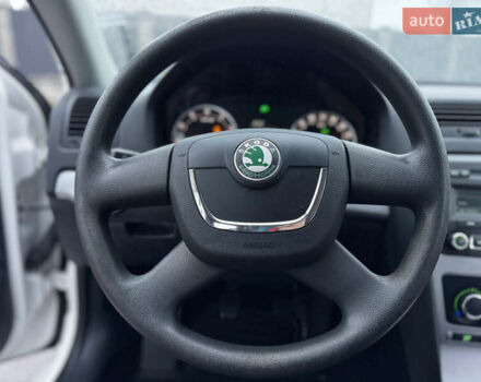 Белый Шкода Октавия, объемом двигателя 1.8 л и пробегом 37 тыс. км за 10900 $, фото 41 на Automoto.ua