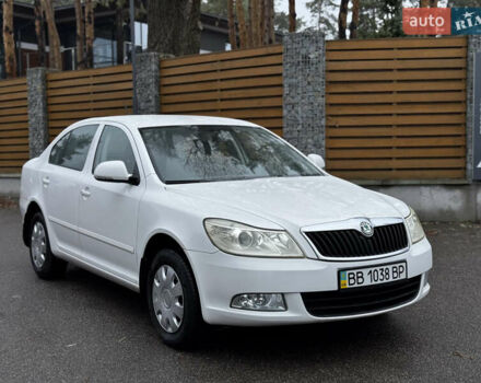 Белый Шкода Октавия, объемом двигателя 1.8 л и пробегом 37 тыс. км за 10900 $, фото 4 на Automoto.ua