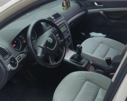 Білий Шкода Октавія, об'ємом двигуна 1.8 л та пробігом 224 тис. км за 8900 $, фото 5 на Automoto.ua