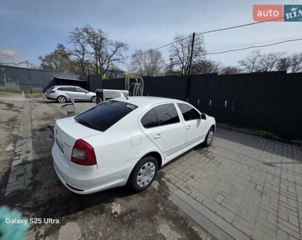 Белый Шкода Октавия, объемом двигателя 1.8 л и пробегом 200 тыс. км за 8300 $, фото 4 на Automoto.ua