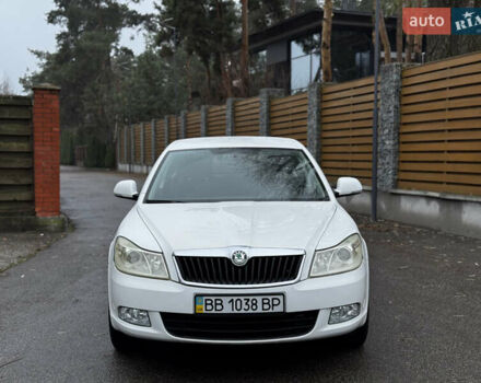 Белый Шкода Октавия, объемом двигателя 1.8 л и пробегом 37 тыс. км за 10900 $, фото 2 на Automoto.ua
