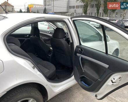 Шкода Октавия 2012 в Днепре (Днепропетровске) на Automoto.ua Белый Шкода Октавия, объемом двигателя 1.8 л и пробегом 279 тыс. км за 7500 $, фото 5 на Automoto.ua
