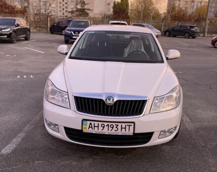 Белый Шкода Октавия, объемом двигателя 1.8 л и пробегом 56 тыс. км за 12000 $, фото 2 на Automoto.ua