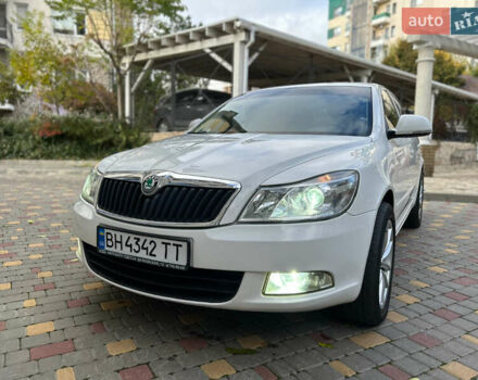 Шкода Октавия 2012 в Одессе на Automoto.ua Белый Шкода Октавия, объемом двигателя 1.97 л и пробегом 314 тыс. км за 9700 $, фото 8 на Automoto.ua