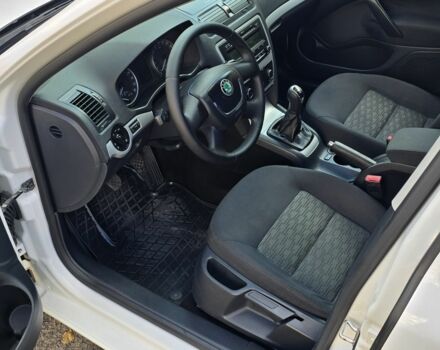 Белый Шкода Октавия, объемом двигателя 2 л и пробегом 180 тыс. км за 8700 $, фото 3 на Automoto.ua