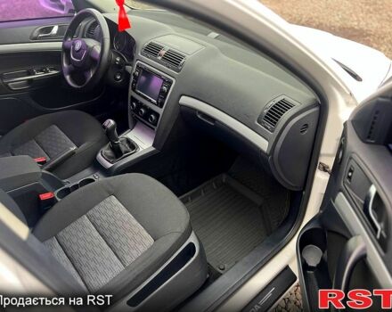 Белый Шкода Октавия, объемом двигателя 1.8 л и пробегом 249 тыс. км за 7499 $, фото 7 на Automoto.ua