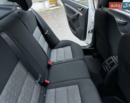 Белый Шкода Октавия, объемом двигателя 1.8 л и пробегом 37 тыс. км за 10900 $, фото 42 на Automoto.ua