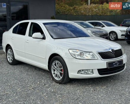 Белый Шкода Октавия, объемом двигателя 1.6 л и пробегом 239 тыс. км за 7999 $, фото 2 на Automoto.ua