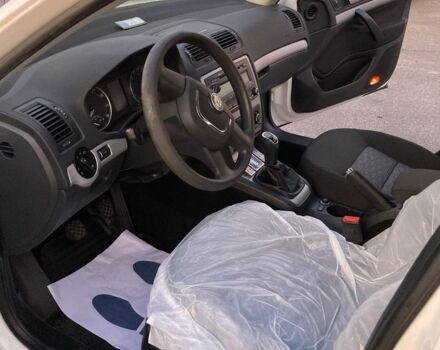 Белый Шкода Октавия, объемом двигателя 1.8 л и пробегом 56 тыс. км за 12000 $, фото 3 на Automoto.ua