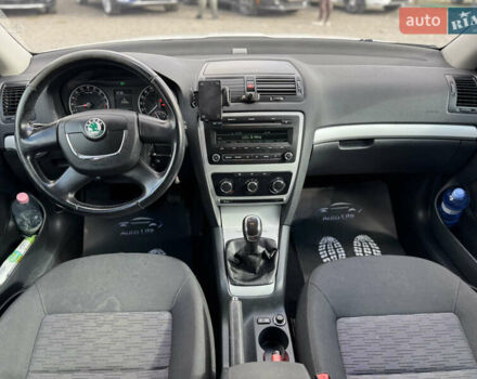 Белый Шкода Октавия, объемом двигателя 1.6 л и пробегом 239 тыс. км за 7999 $, фото 6 на Automoto.ua