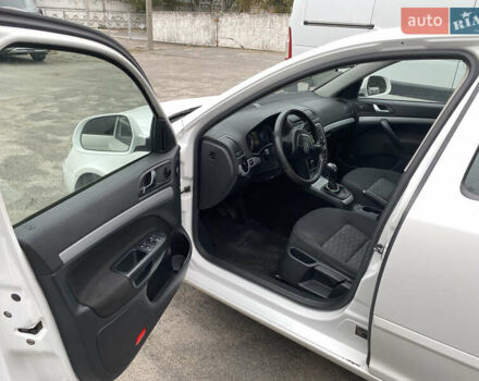 Шкода Октавия 2012 в Днепре (Днепропетровске) на Automoto.ua Белый Шкода Октавия, объемом двигателя 1.8 л и пробегом 279 тыс. км за 7500 $, фото 3 на Automoto.ua