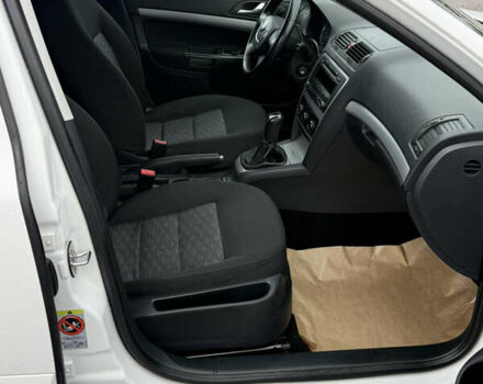 Білий Шкода Октавія, об'ємом двигуна 1.6 л та пробігом 171 тис. км за 8300 $, фото 25 на Automoto.ua