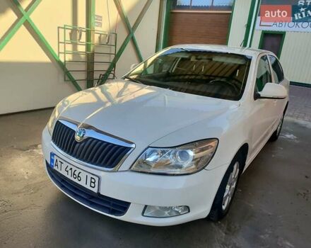 Білий Шкода Октавія, об'ємом двигуна 1.6 л та пробігом 260 тис. км за 7800 $, фото 4 на Automoto.ua