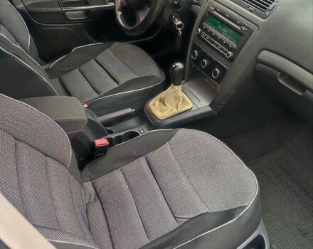 Белый Шкода Октавия, объемом двигателя 1.6 л и пробегом 286 тыс. км за 7500 $, фото 4 на Automoto.ua