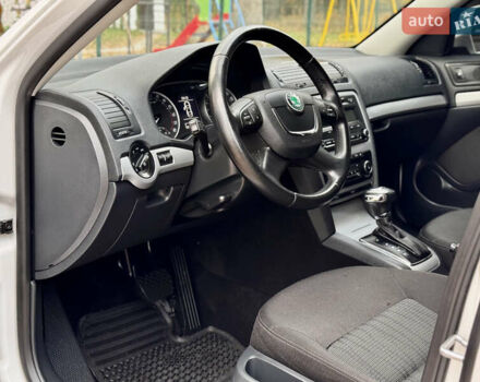 Белый Шкода Октавия, объемом двигателя 2 л и пробегом 223 тыс. км за 10600 $, фото 17 на Automoto.ua