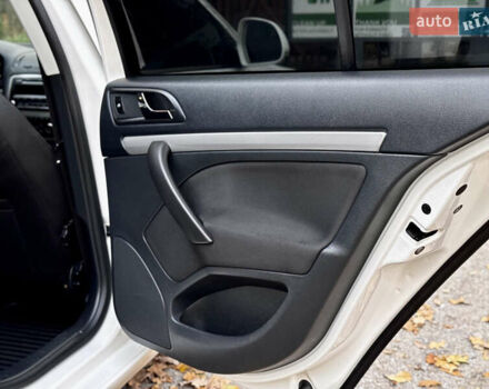 Белый Шкода Октавия, объемом двигателя 2 л и пробегом 223 тыс. км за 10700 $, фото 50 на Automoto.ua