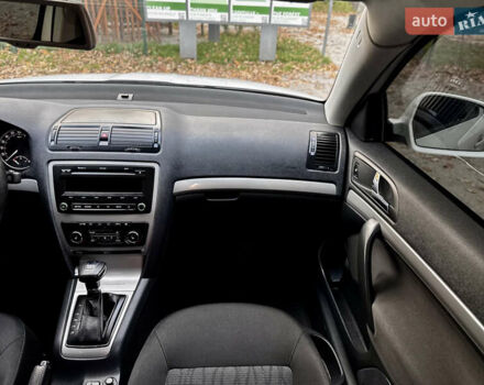 Белый Шкода Октавия, объемом двигателя 2 л и пробегом 223 тыс. км за 10700 $, фото 45 на Automoto.ua